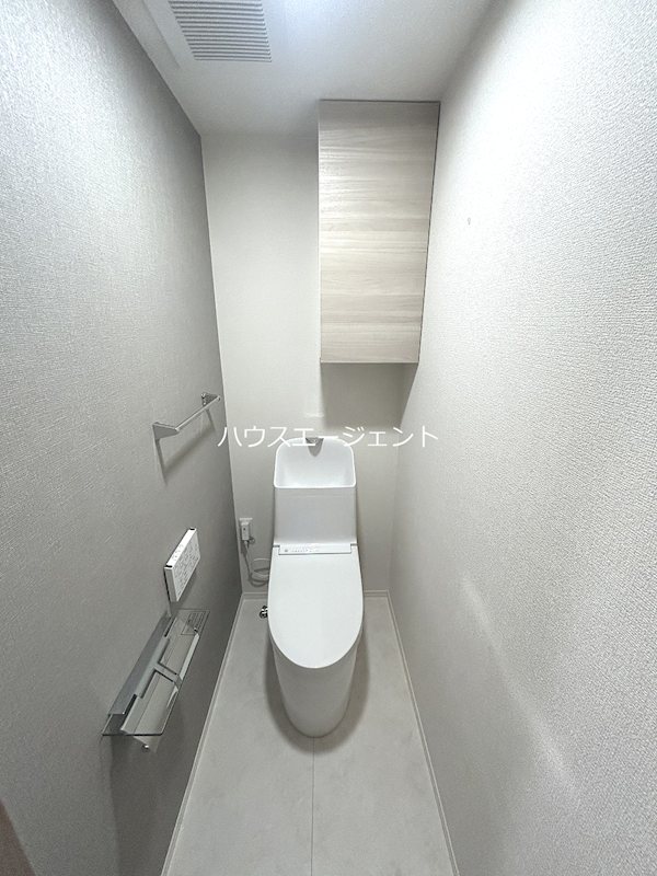 トイレ　うれしい温水洗浄便座です、