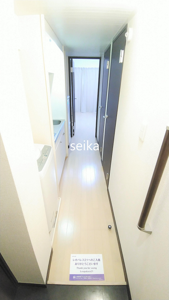 玄関　類似タイプ室内※現状とは異なる場合があります