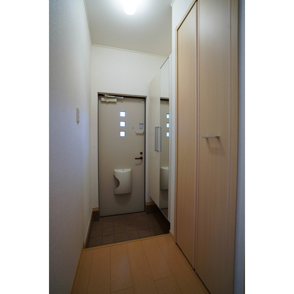 玄関　同じ建物の別のお部屋