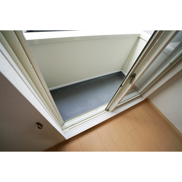 バルコニー　同じ建物の別のお部屋