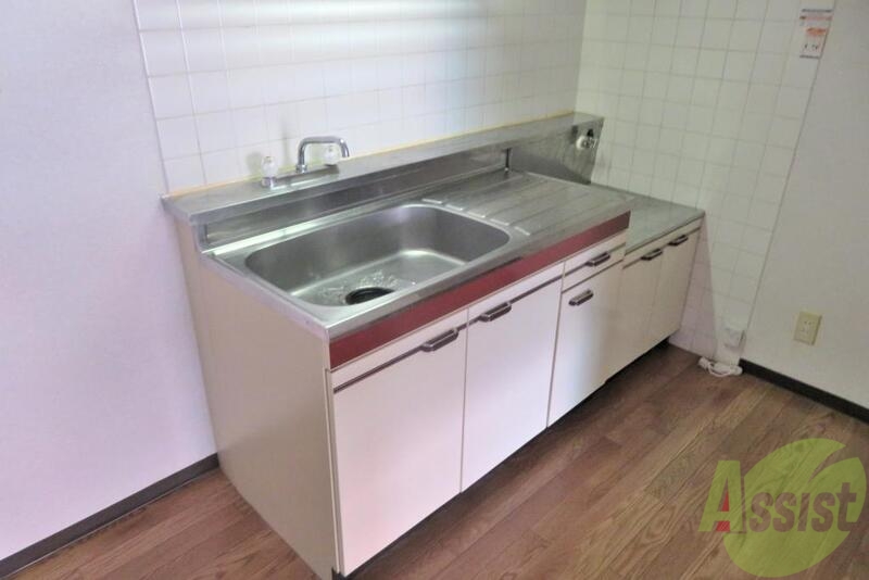 キッチン　キッチンもスペース充実で料理もし易そうです。