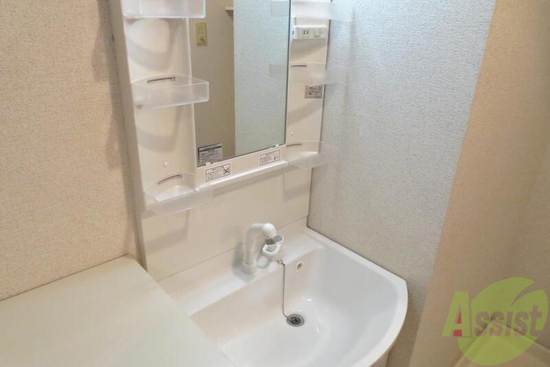 洗面設備　洗面は独立でかわいい感じ。やっぱり使いやすい。