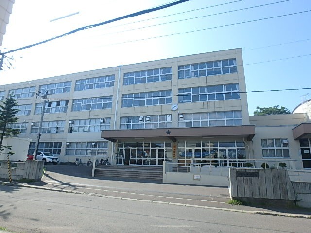 中学校　札幌市立琴似中学校（中学校）まで1230m