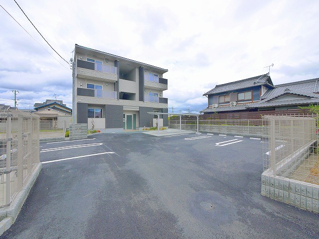 駐車場　駐車場完備です