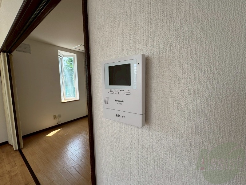 セキュリティ　ＴＶモニター付インターホンです。来客者の顔が見えるので安心！