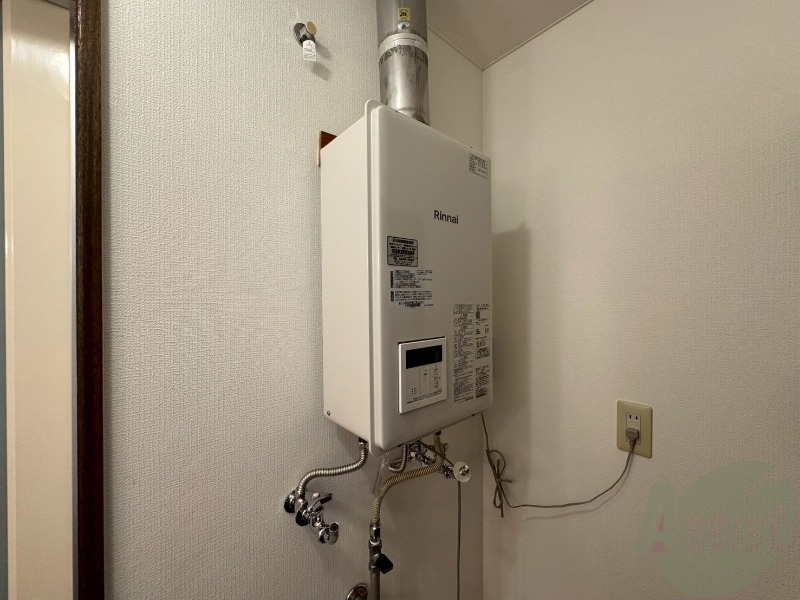 その他設備　こちらの給湯器で、お湯が温まりますよ～。