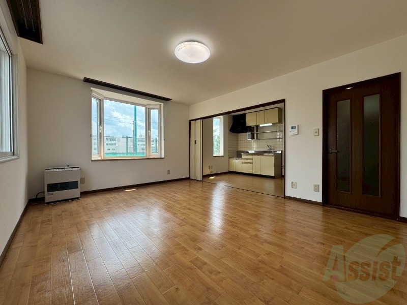 居室・リビング　広くてキレイなお部屋が広がっていて、充実した生活が送れそう。