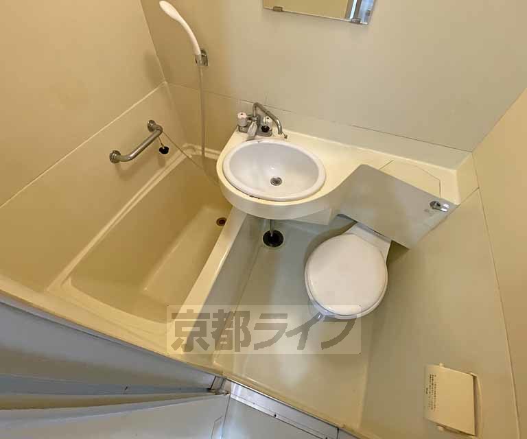 バス・シャワールーム　３点ユニットバスです。