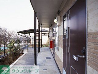 エントランス　設備・仕様は号室により異なる為、現況を優先致します。
