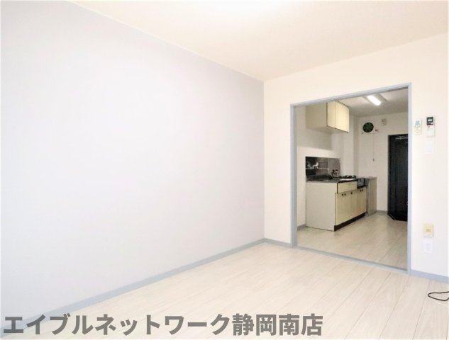 その他設備　ゆったり過ごせる居間です