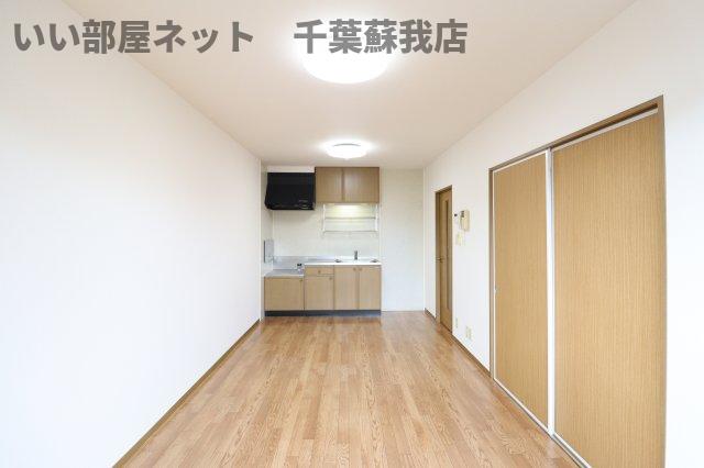 居室・リビング　こちらのリビングで趣味の時間をお楽しみください