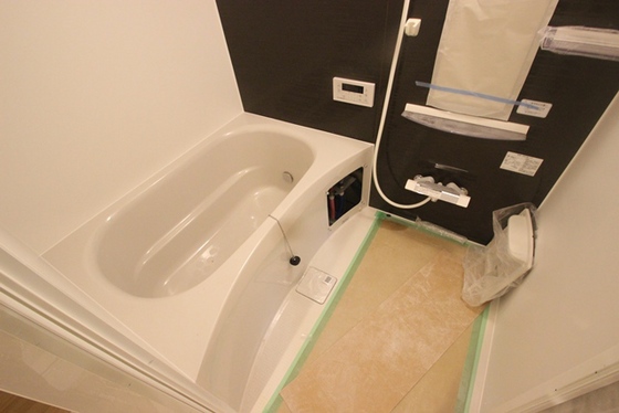 バス・シャワールーム　※別部屋の写真です