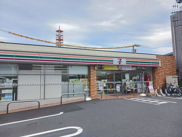 コンビニ　セブンイレブン荒川南千住３（コンビニ）まで31m