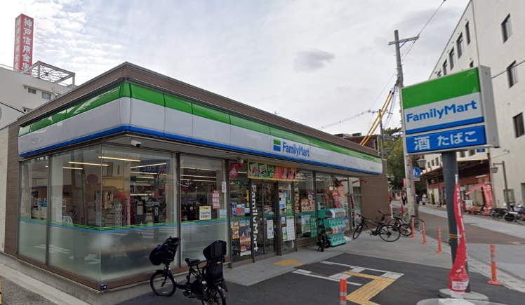 コンビニ　ファミリーマート長田神社前店（コンビニ）まで113m