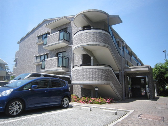 建物外観　落ち着いた雰囲気の外観です