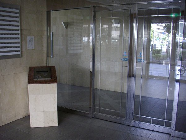 エントランス　オートロック