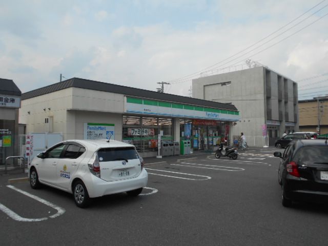 コンビニ　ファミリーマート梅津段町店（コンビニ）まで402m
