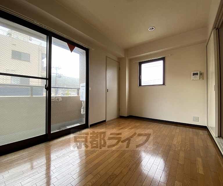 居室・リビング　落ち着いた雰囲気のリビングです。