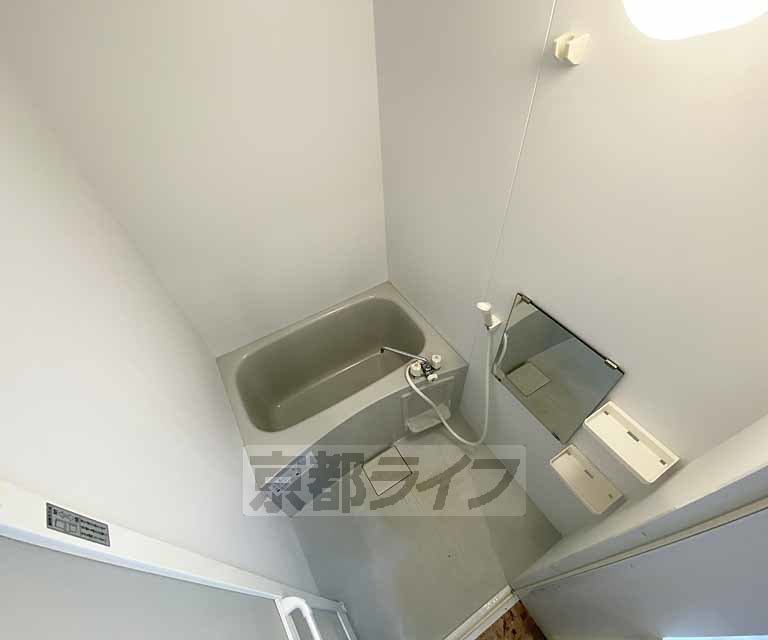 バス・シャワールーム　コンパクトな浴室です。