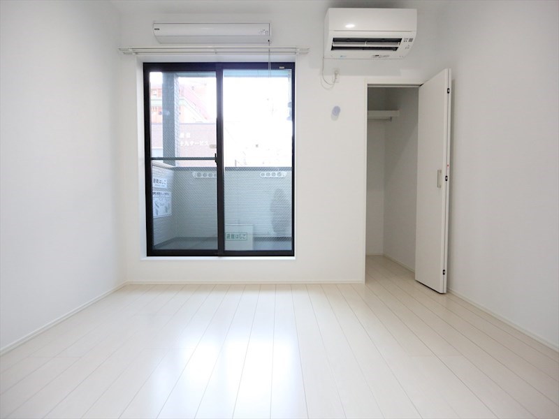 バルコニー　洋室6帖　クローゼット付　バルコニー　同仕様写真