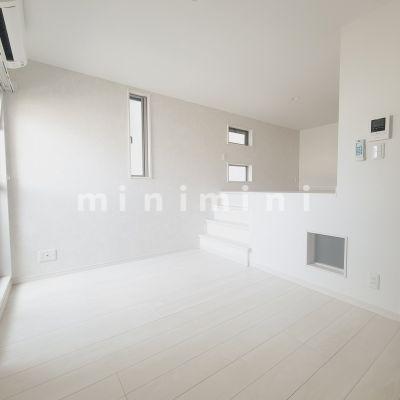 居室・リビング　※写真は同シリーズ類似物件を含む為現況優先とさせて頂きます