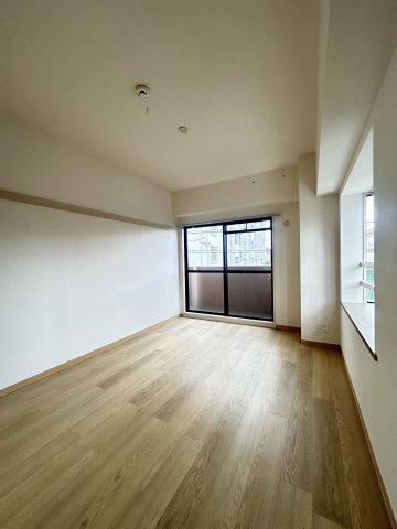 その他部屋・スペース　落ち着いて過ごせるお部屋なので、寝室にいかがでしょうか