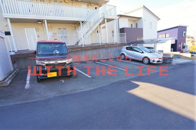 駐車場　車をお持ちの方に嬉しい駐車場付きの物件です