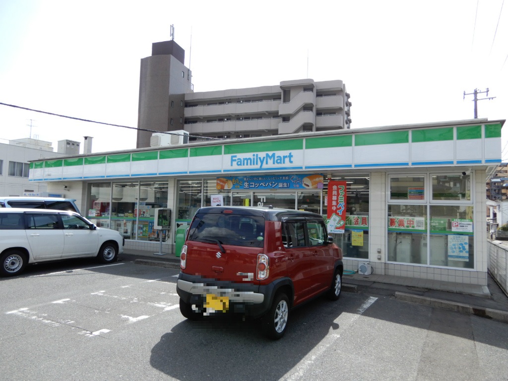 コンビニ　ファミリーマート二の森店（コンビニ）まで596m