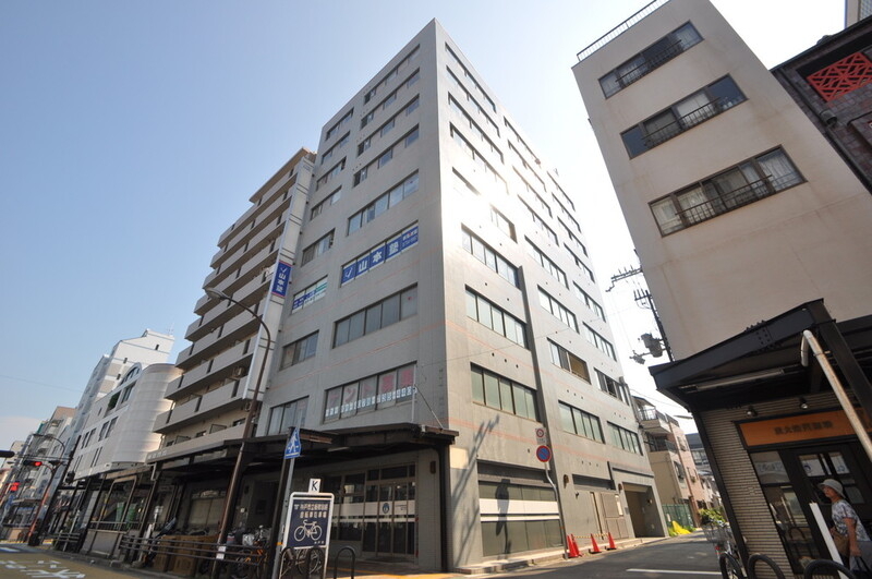 建物外観　存在感のある外観は落ちついた色合いで、堂々としていますね。