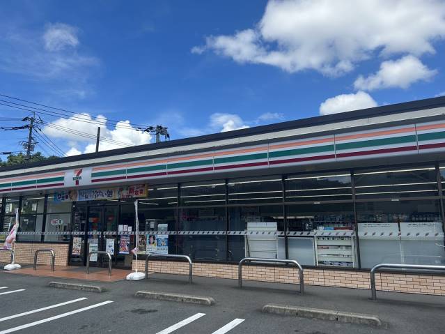 コンビニ　セブンイレブン（コンビニ）まで1934m