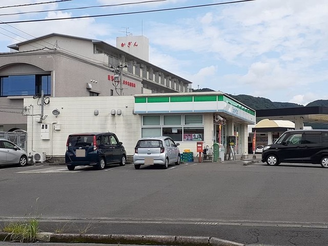 コンビニ　ファミリーマートはとや新町店（コンビニ）まで600m