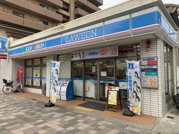 コンビニ　ローソン神戸三川口町三丁目店（コンビニ）まで208m