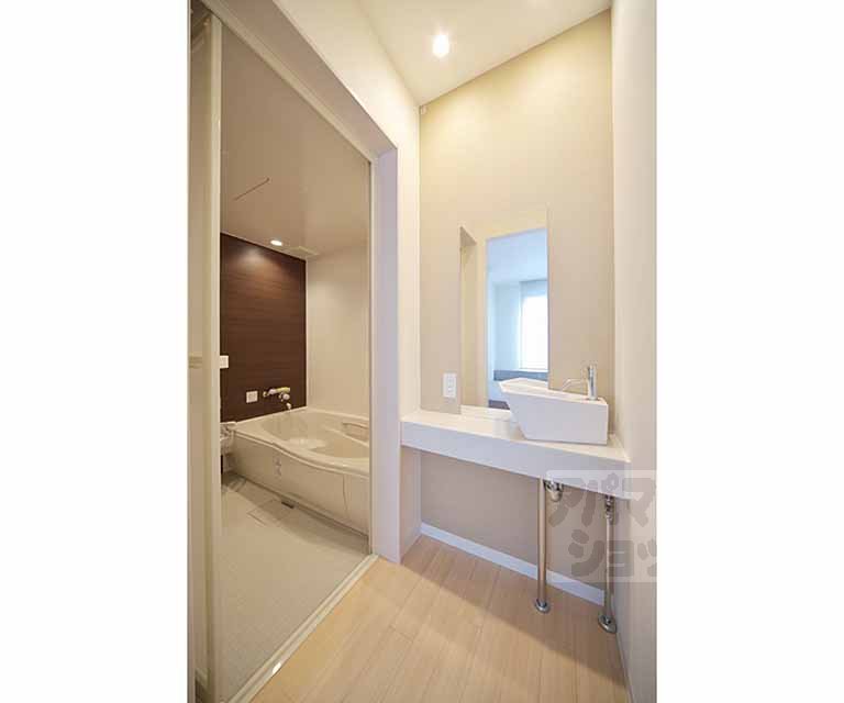 洗面設備　共同スペースにある共同設備です