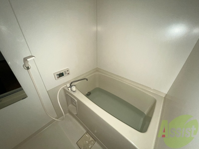 バス・シャワールーム　こちらは浴室になります。日々の疲れを癒してください。