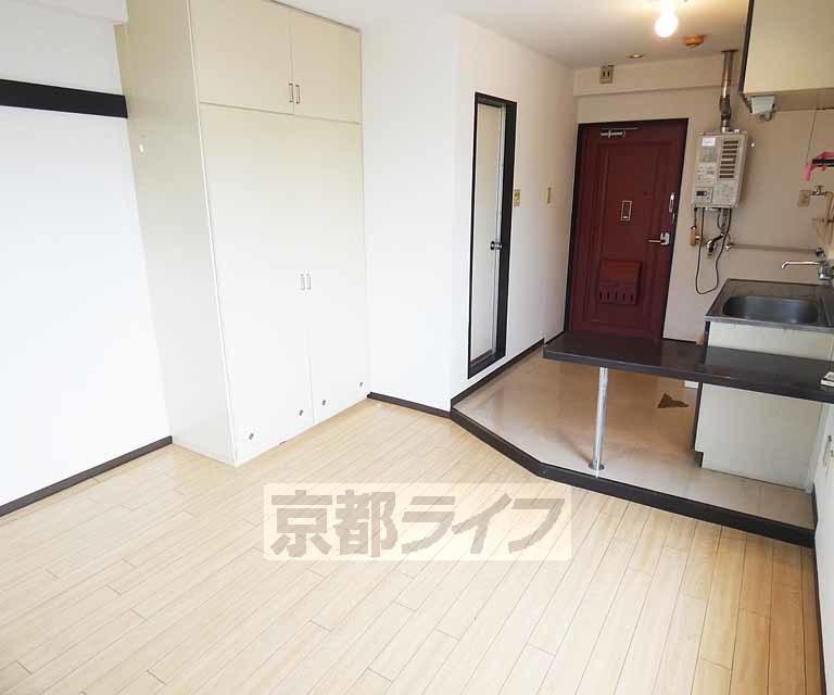 居室・リビング　落ち着いた雰囲気のお部屋です
