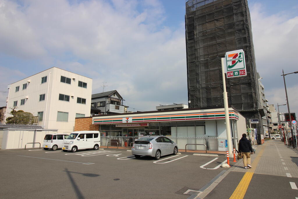 コンビニ　セブンイレブン大阪太子橋1丁目店（コンビニ）まで303m