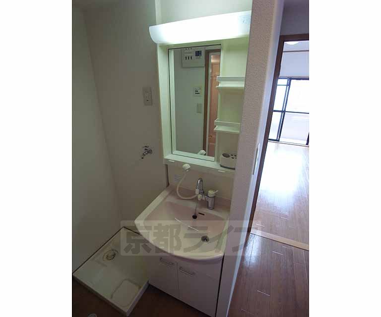 洗面設備　単身の方にはうれしい、独立洗面台付き！