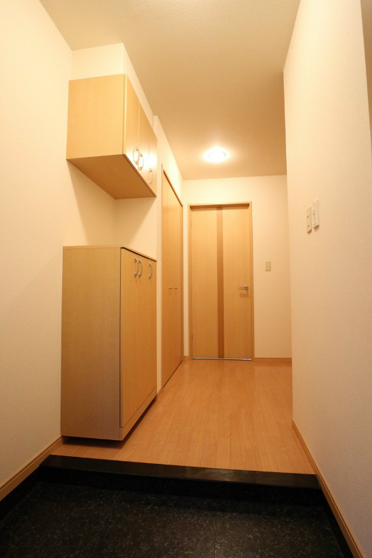 玄関　※別号室の写真です。広めの玄関♪