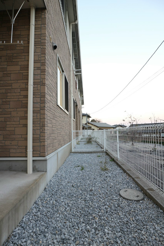 バルコニー　※別号室の写真です。庭も砂利の方が良いですね♪