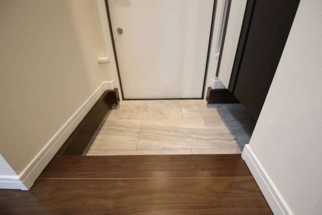 玄関　※別室の参考写真の為、現況優先です。