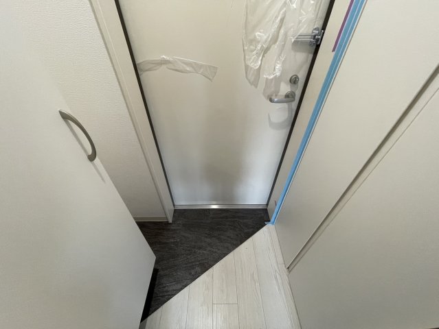 玄関　同物件別部屋写真