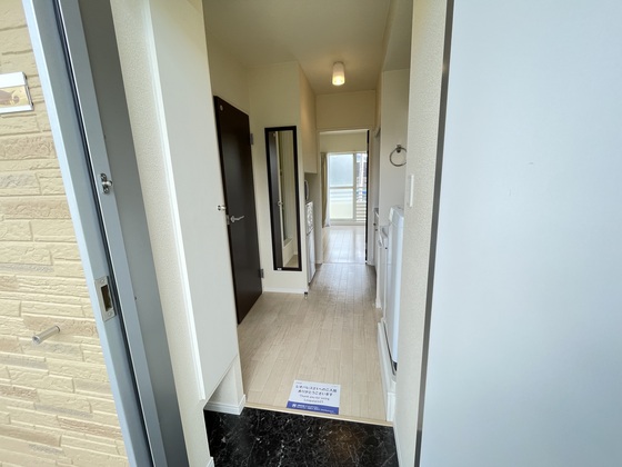 玄関　※別号室の写真です