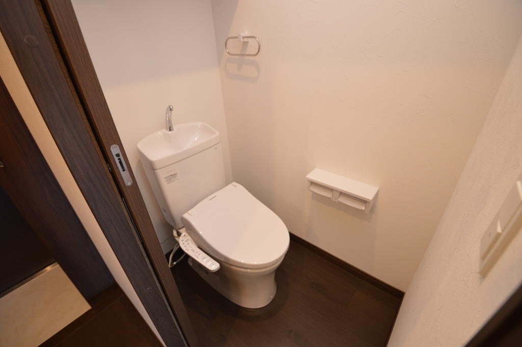 トイレ　（参考）他室の写真を使用しています。現況優先となります。