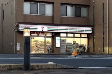 コンビニ　セブンイレブン北本駅西口店（コンビニ）まで900m