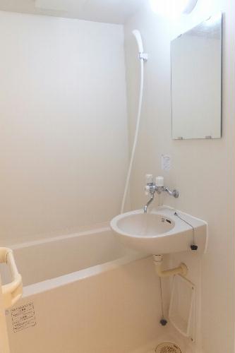 バス・シャワールーム　バス・トイレ別のお部屋です。