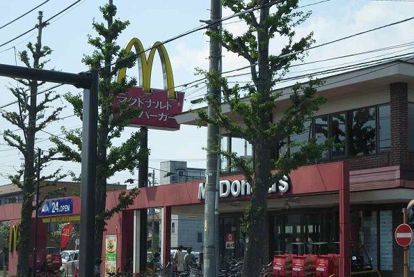 飲食店　マクドナルド（飲食店）まで750m