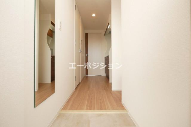 玄関　セレニテ難波ミラク参番館