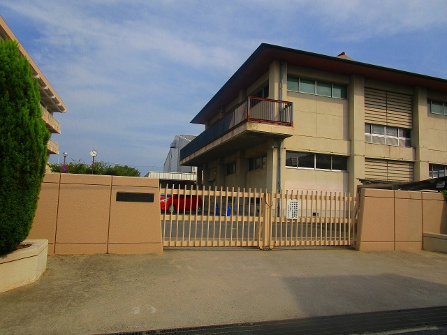 中学校　岡山市立福浜中学校（中学校）まで880m