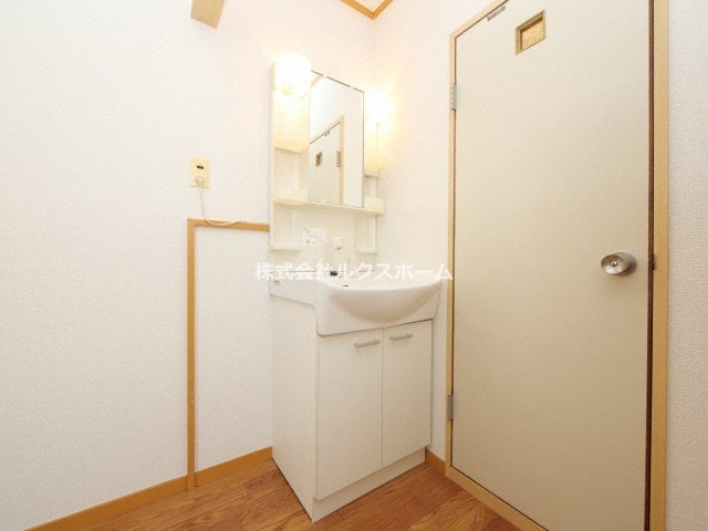 洗面設備　脱衣スペースもあります