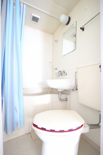 バス・シャワールーム　同物件、別号室のものです。